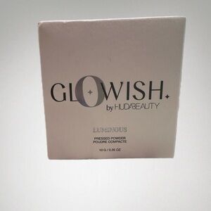 HUDA BEAUTY GloWish Luminous Pressed Powder- Tan